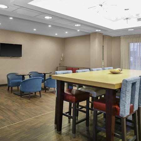 Hampton Inn Chicago Elgin/I-90 Екстериор снимка