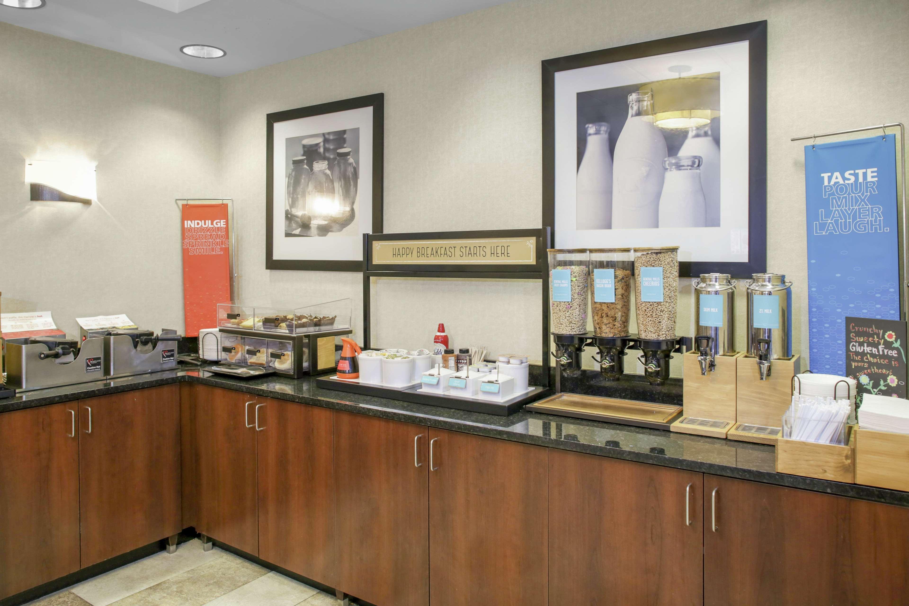 Hampton Inn Chicago Elgin/I-90 Екстериор снимка