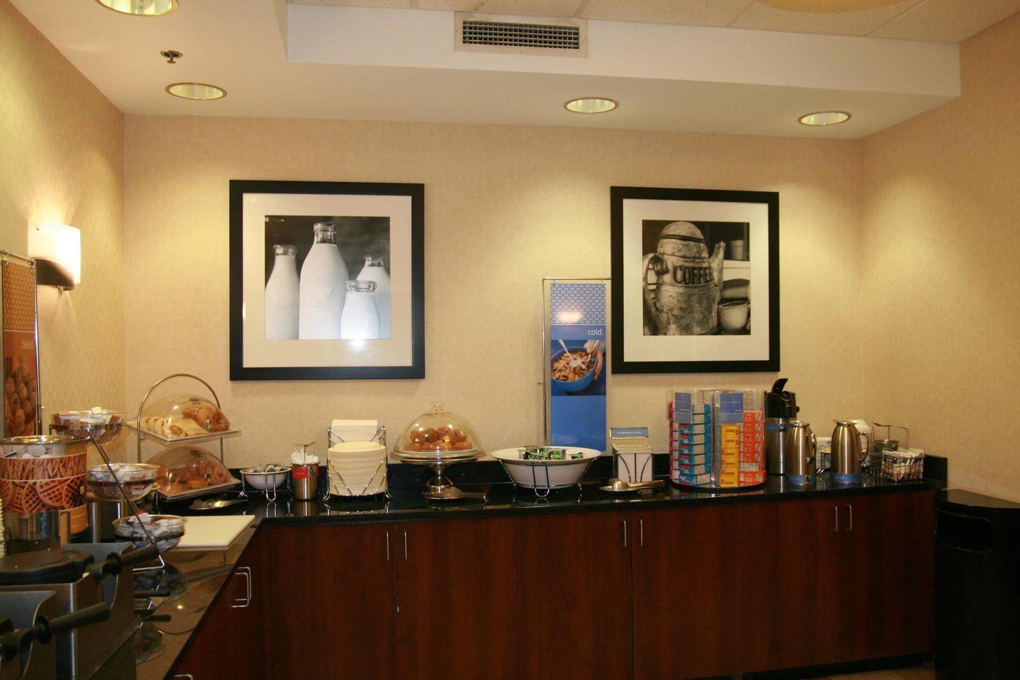 Hampton Inn Chicago Elgin/I-90 Ресторант снимка